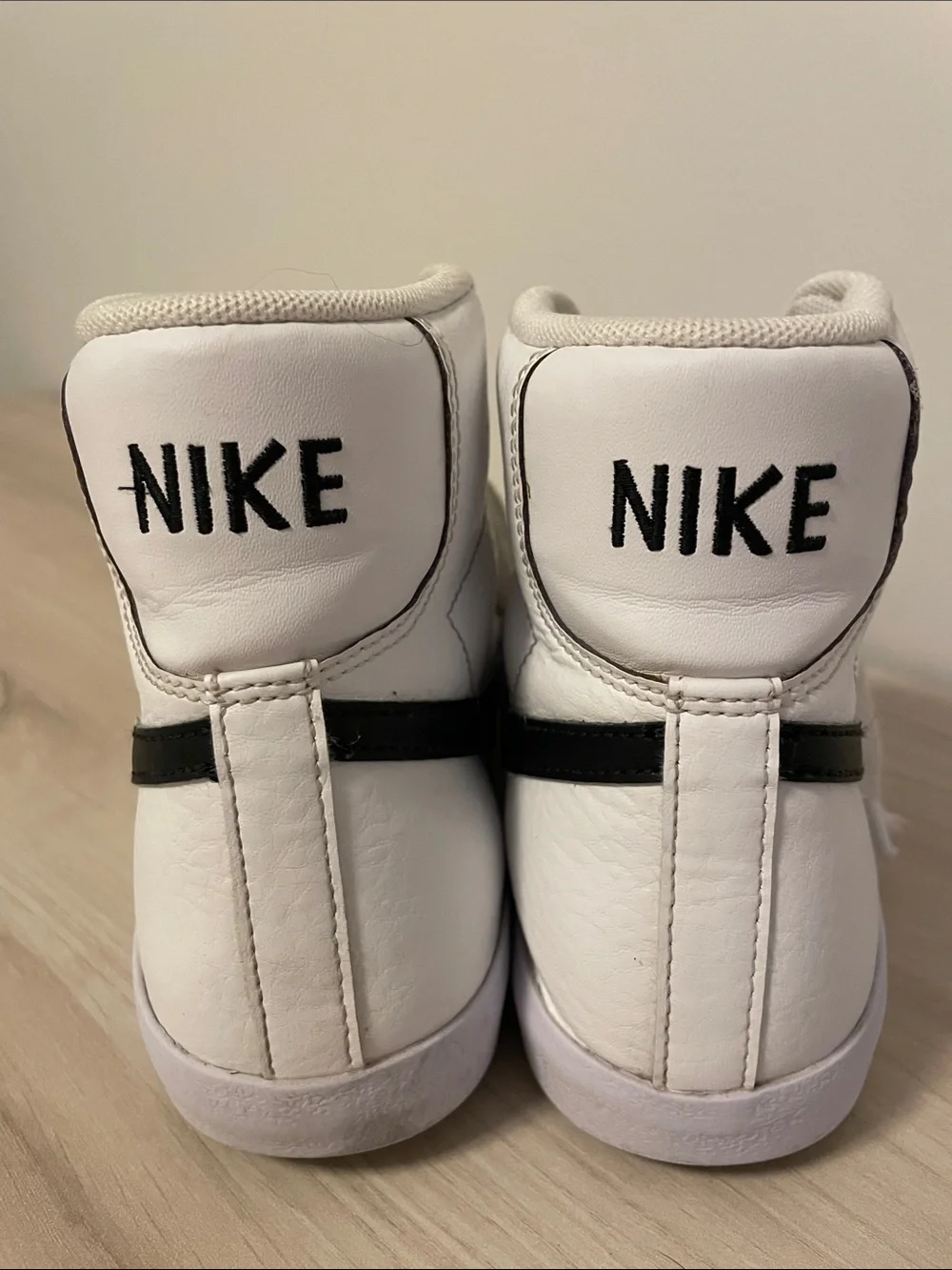 Nike Blazer Mid 77 Vintage BQ6806-100 White / Black -  Size 5.5Y